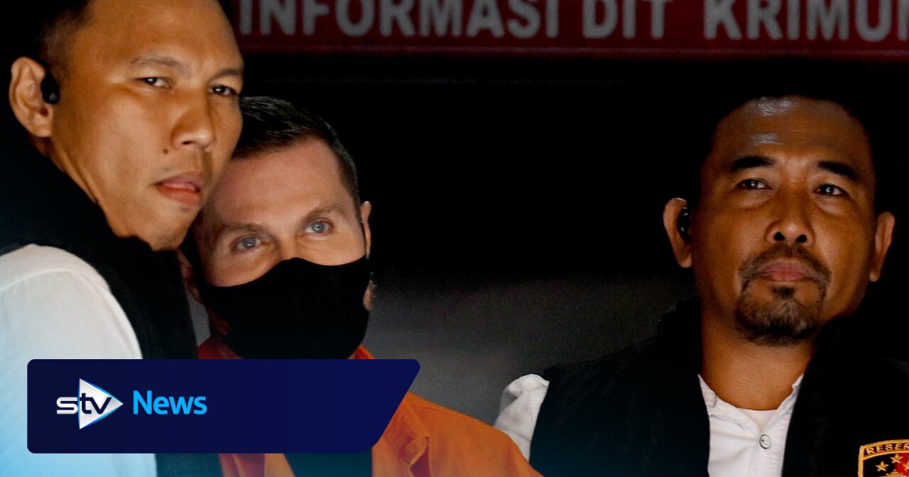 Bali police hunting two Scottish gangsters who arrived with crime boss Stephen Lyons