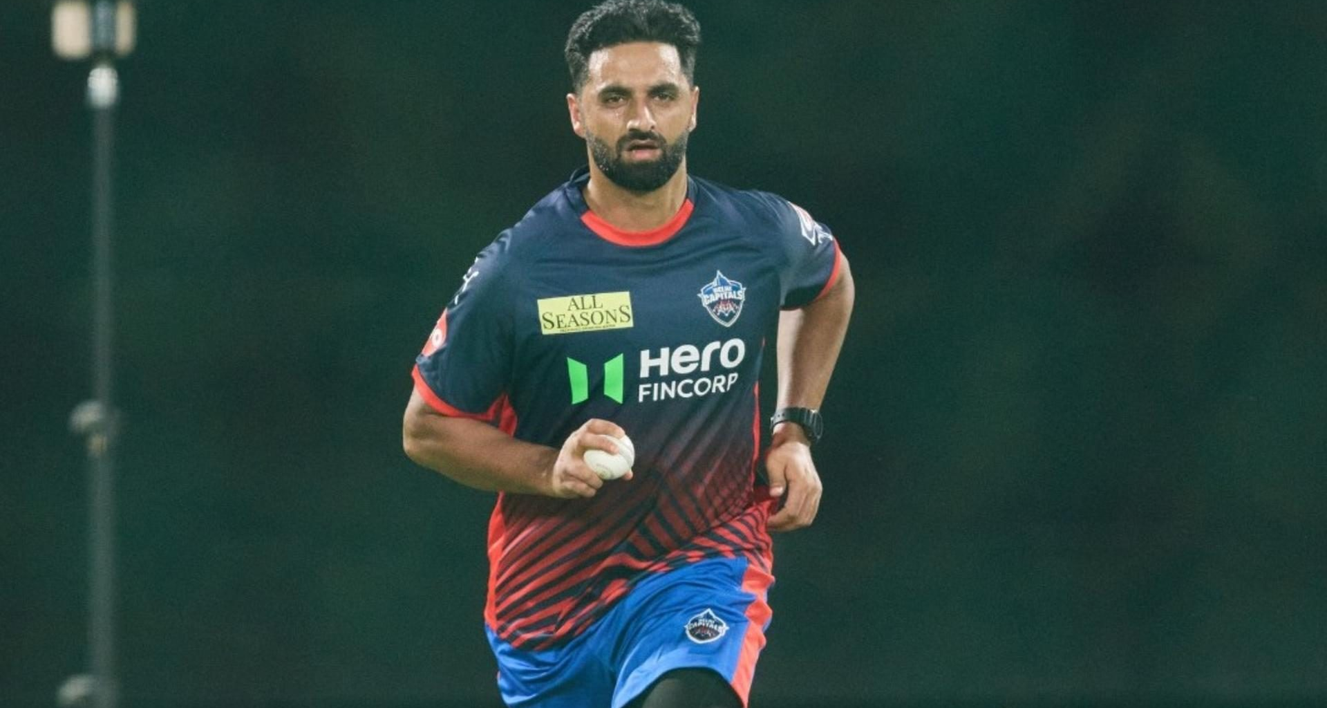 After a sensational domestic season, Auqib Nabi is gearing up to play in his maiden IPL, where he was brought for a whopping sum of INR 8.4 crore. Sarah Waris traces his journey to the big stage. 