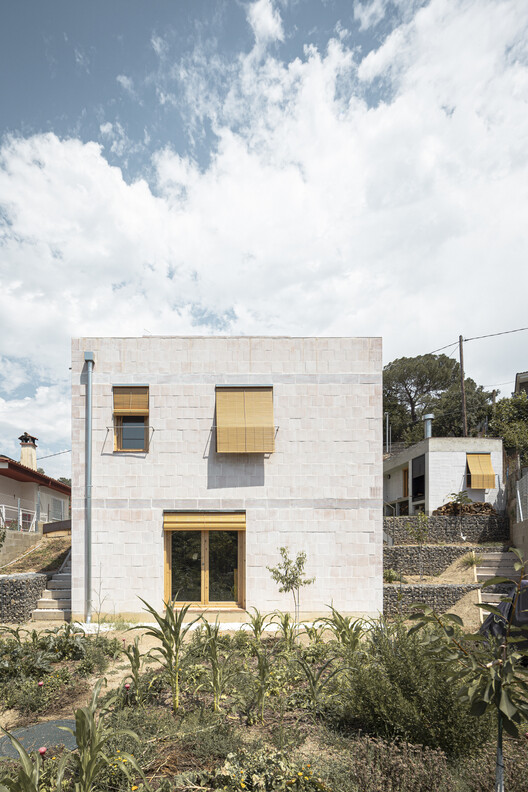 House in Cervelló / arqbag - Exterior Photography