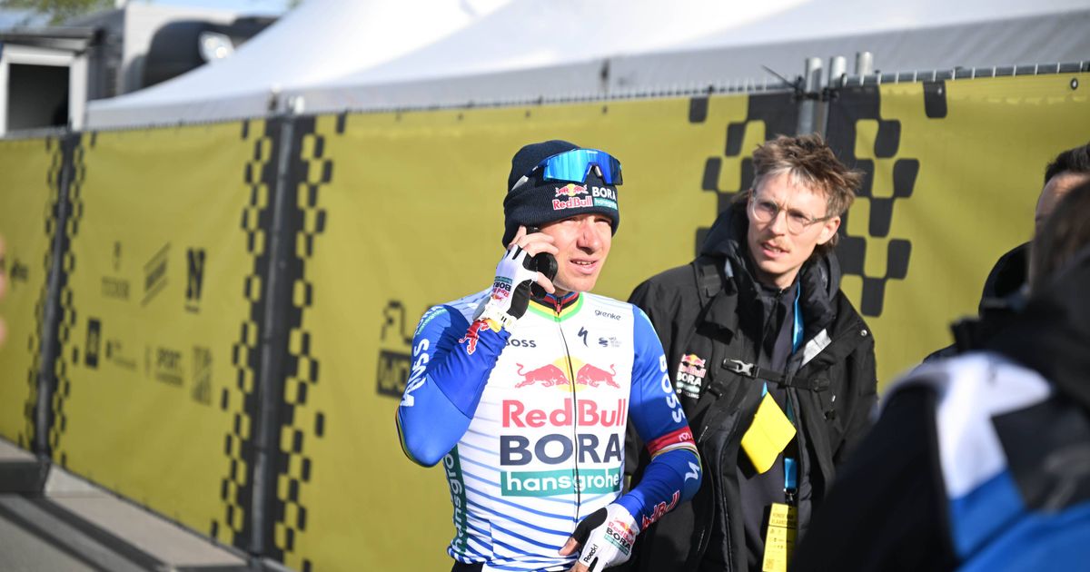 How Evenepoel’s race plan was partly thrown out after just 80 kilometres because of Bahrain Victorious team car