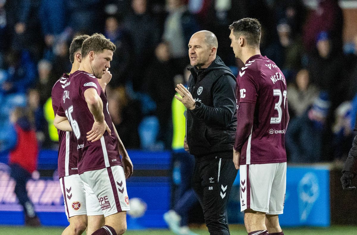 Hearts' Coach Alan Archibald (C) with the team