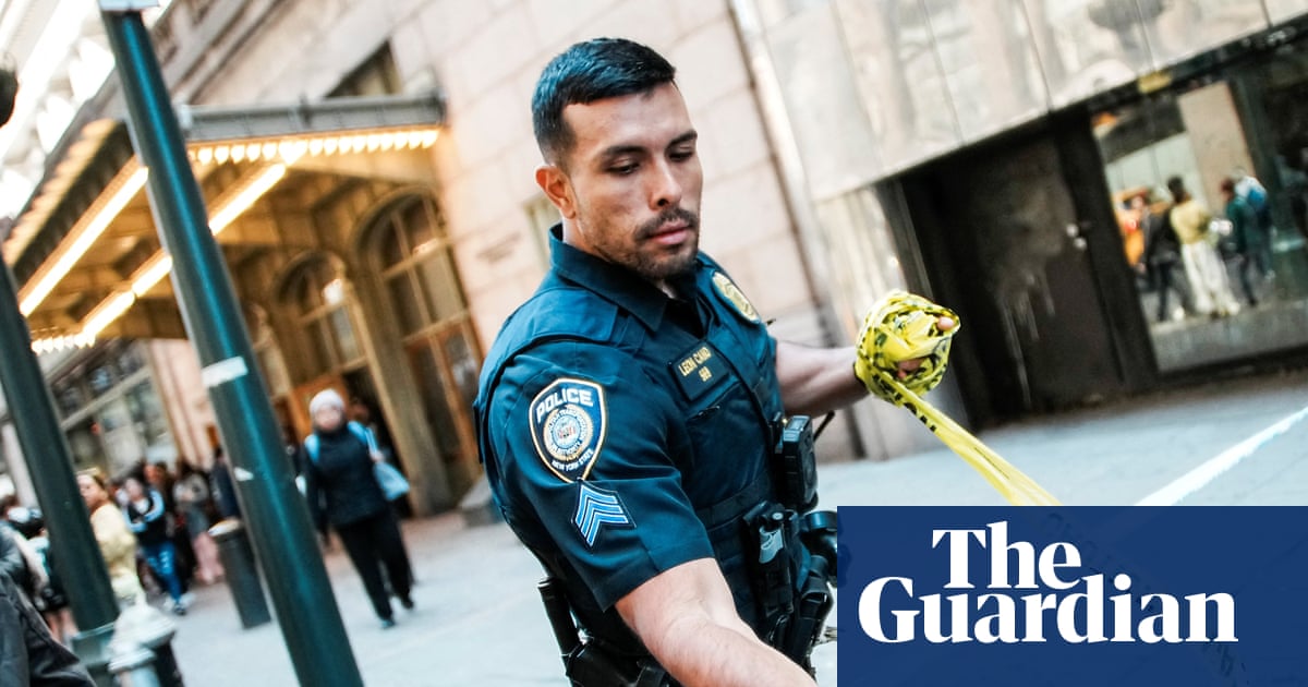 Suspect in New York subway machete attack shot and killed by police | New York