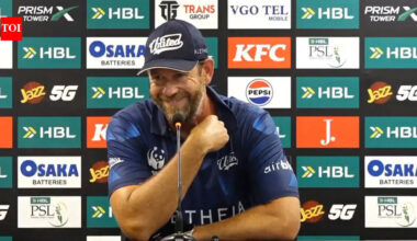 ‘IPL a movie?’: Jacob Oram bursts out laughing as PSL presser goes viral - Watch | Cricket News