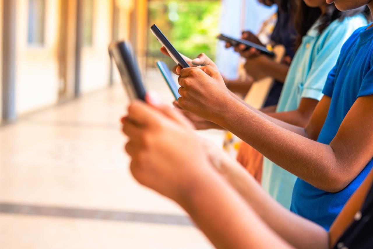 Foreigners in Türkiye must register mobile phones by May 1 to avoid network blocks. (Adobe Stock Photo)