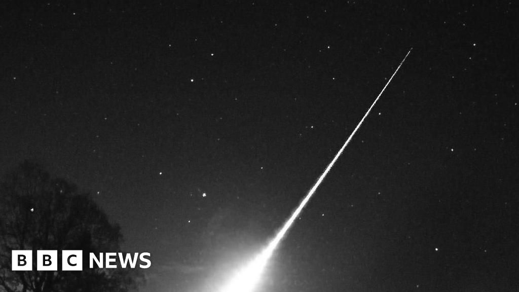Experts confirm fireball across England as meteor - BBC