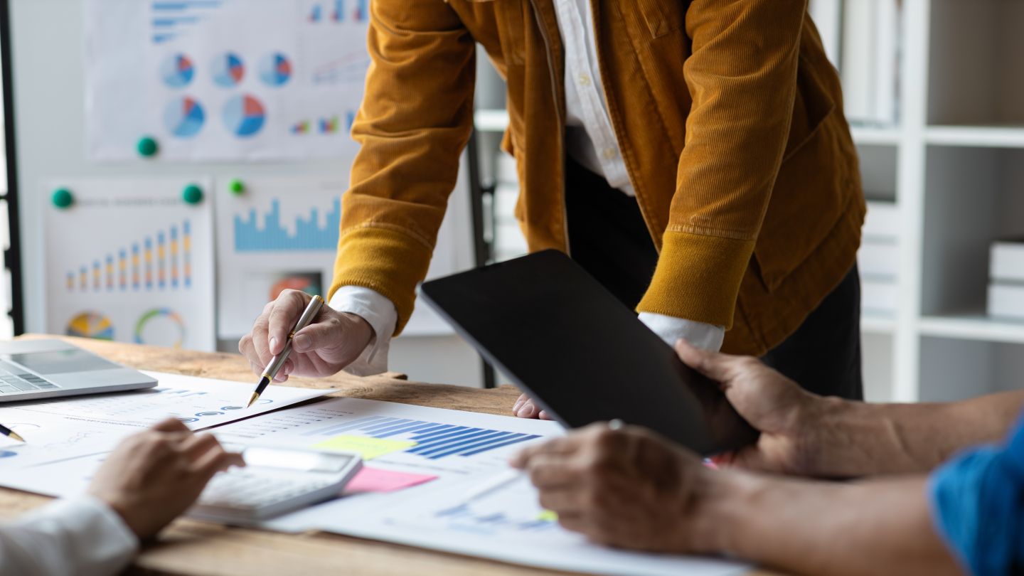 Perella Weinberg to buy UK advisory boutique Gleacher Shacklock