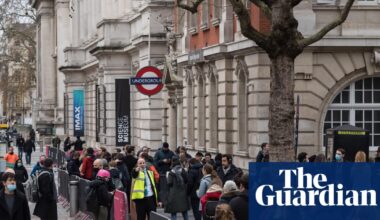 Covid jab injury payments must be urgently reformed, says inquiry chair | Covid inquiry