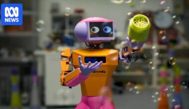 Australia on the verge of an aged care AI boom but experts warn of high risks