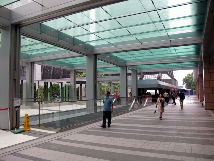 Beyond the Street: Climate, Commerce, and the Evolution of Hong Kong’s Elevated Networks - Image 6 of 22