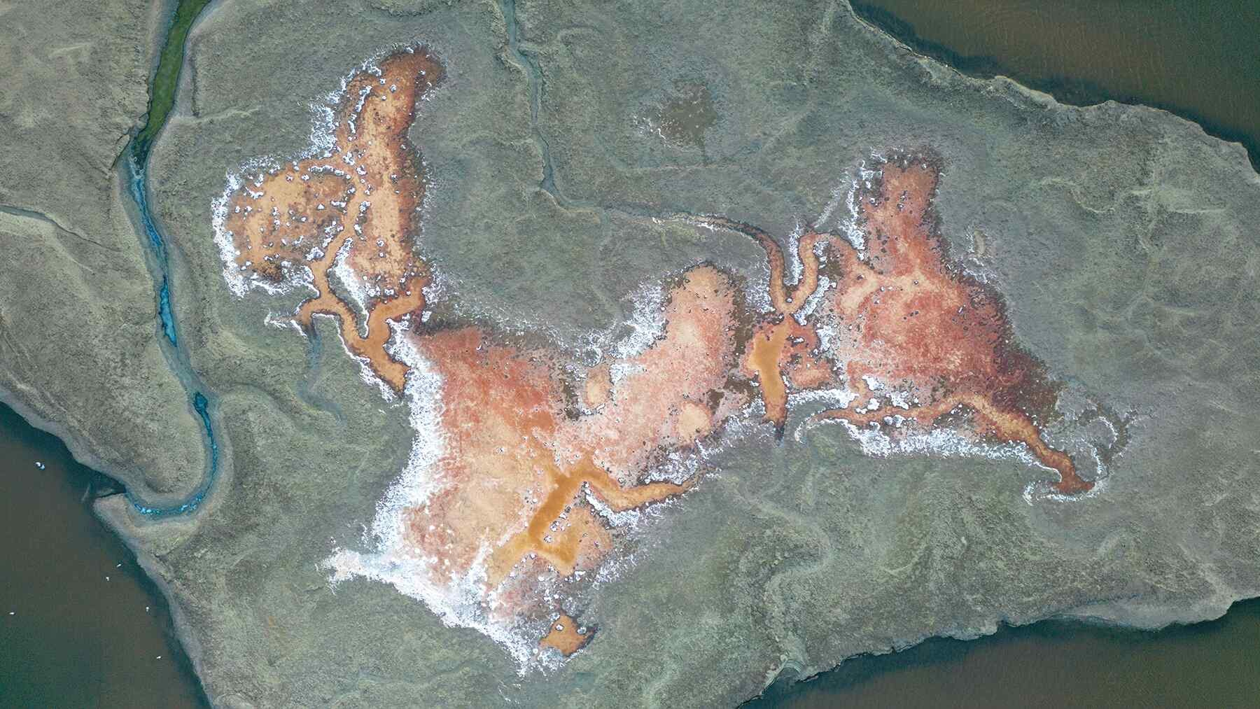 Earth may hold huge hydrogen reservoirs