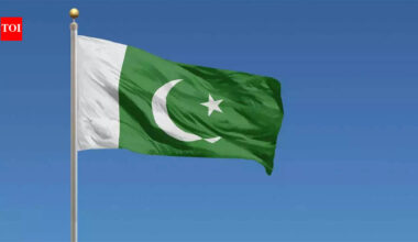 Pakistan says it will repay remaining $1.5 billion loan to UAE by April 23 amid IMF funding hopes