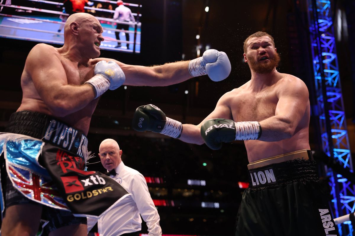 LONDON, ENGLAND - APRIL 11: Tyson Fury (blue shorts) v Arslanbek Makhmudov (green shorts), Heavyweight Contest at Tottenham Hotspur Stadium on April 11, 2026 in London, England. (Photo by Mark Robinson/Getty Images)
