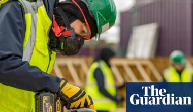 ‘Apprenticeship penalty’ on benefits forces young people from poorer UK families to quit | Apprenticeships