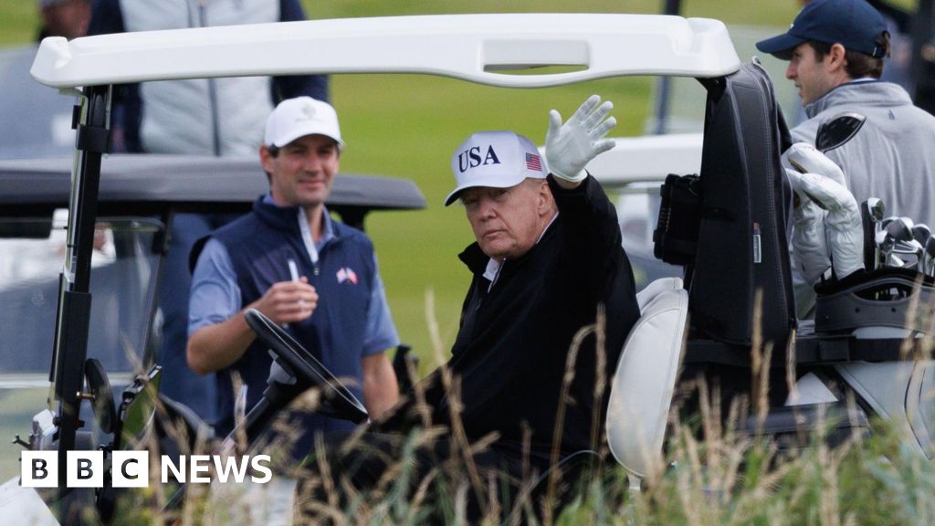 Zack Polanski calls for Trump to be 'kicked out' of his Scottish golf courses - BBC