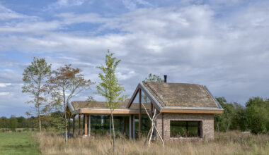 House in the Meadow / Team Tonbo