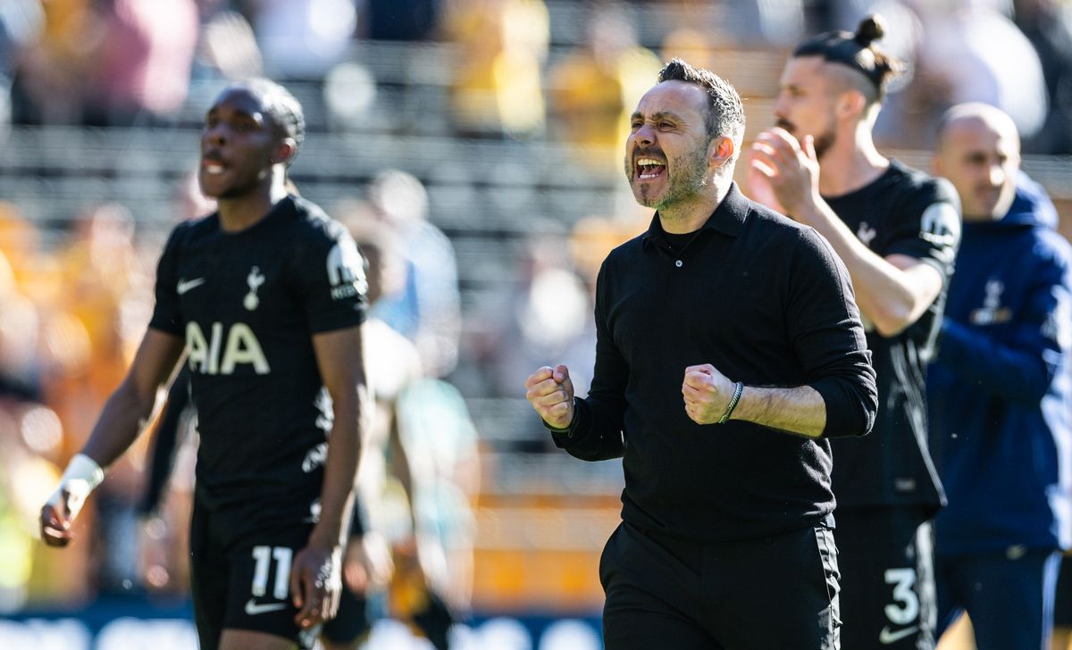 Tottenham Hotspur boss Roberto De Zerbi celebrates victory with the fans at the end of the Premier League match against Wolverhampton Wanderers at Molineux