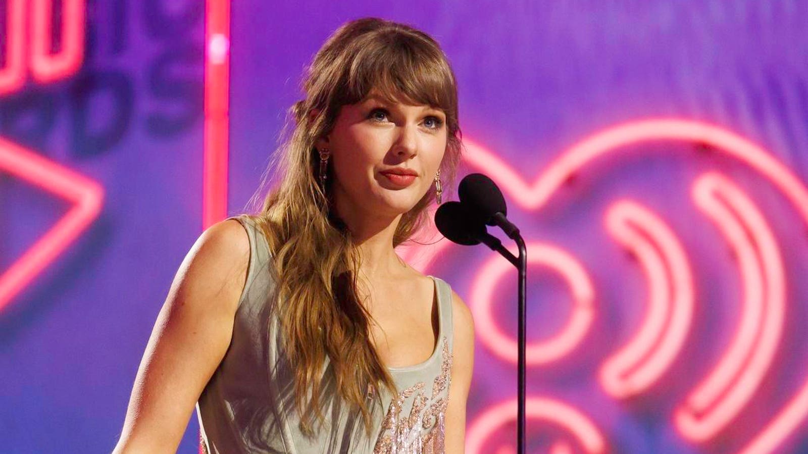 Taylor Swift Makes History As Her Latest Single Soars Into The Top 10