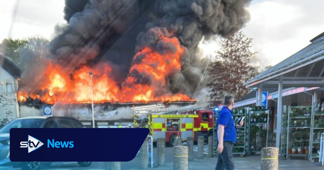 Uddingston 'Tesco evacuated' as blaze rips through nearby car garage