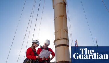‘Protected for another century’: experts lift 15-tonne foremast from HMS Victory | Heritage