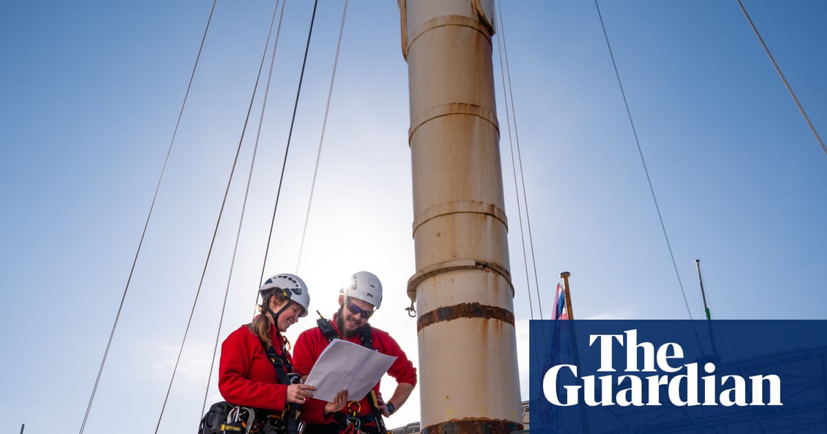 ‘Protected for another century’: experts lift 15-tonne foremast from HMS Victory | Heritage
