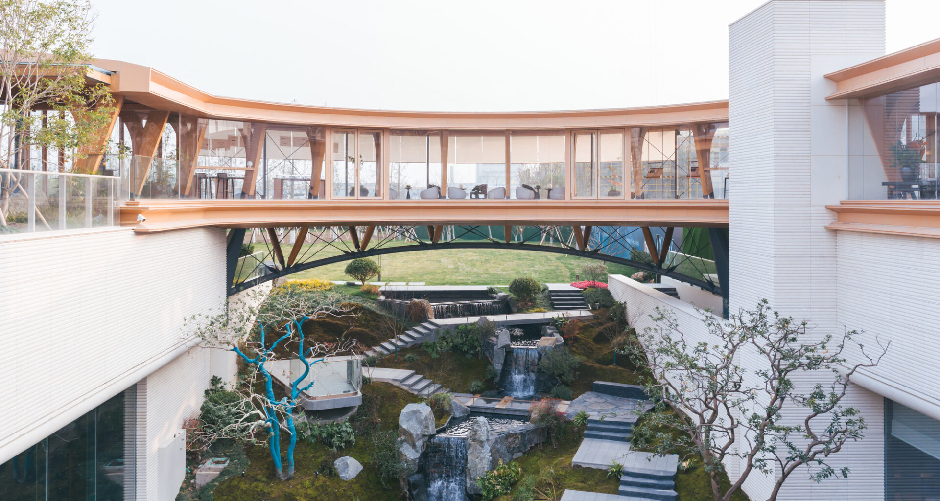 Timber Structure Pedestrian Bridge of Yitaiyipin Garden / GREEN ARCHITECTS + gad