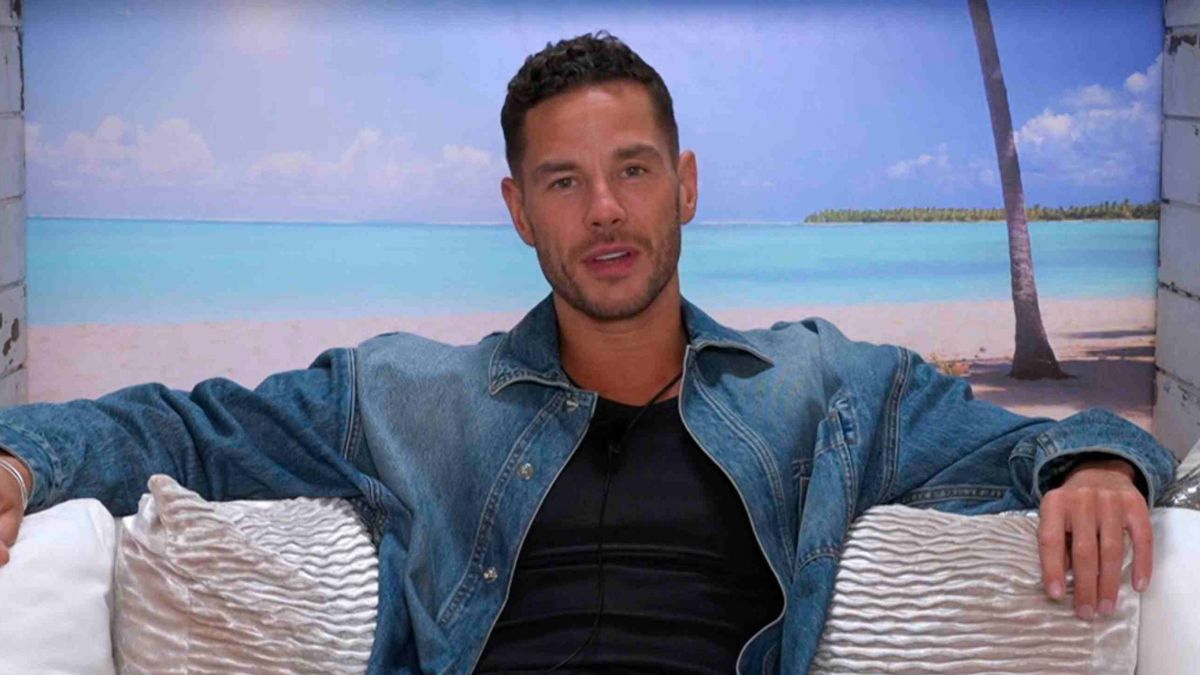 Scott Thomas in a black top and denim jacket in the Love Island villa.