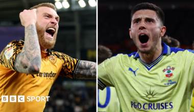 Hull City's Oli McBurnie and Southampton's Ross Stewart celebrate