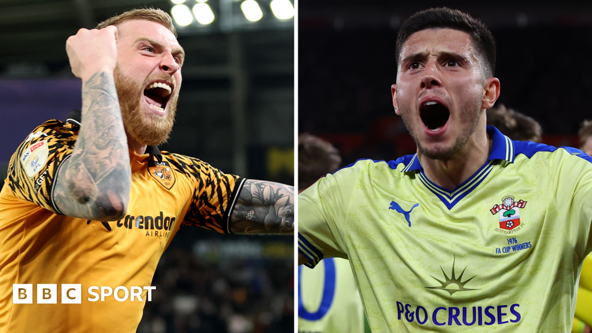 Hull City's Oli McBurnie and Southampton's Ross Stewart celebrate