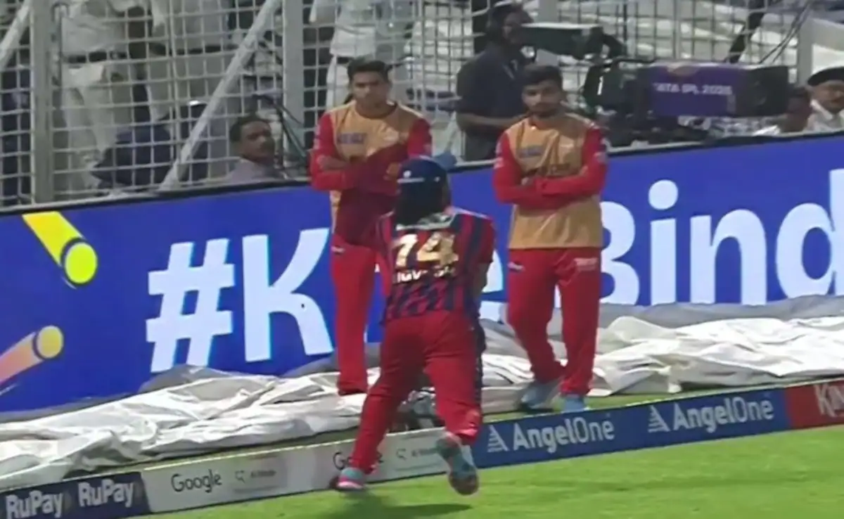 KKR Batter Finn Allen's Dismissal Sparks Row In IPL 2026. Ex-RCB Star Says "Looked Like A Six"