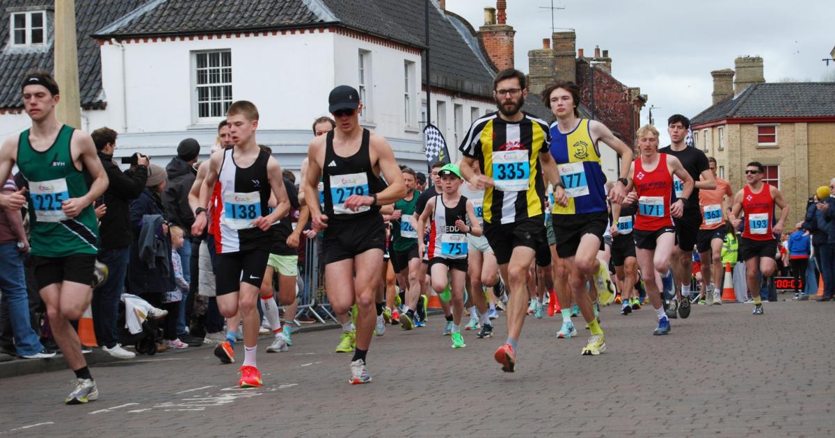 Record turnout for Fakenham Easter Sunday running festival