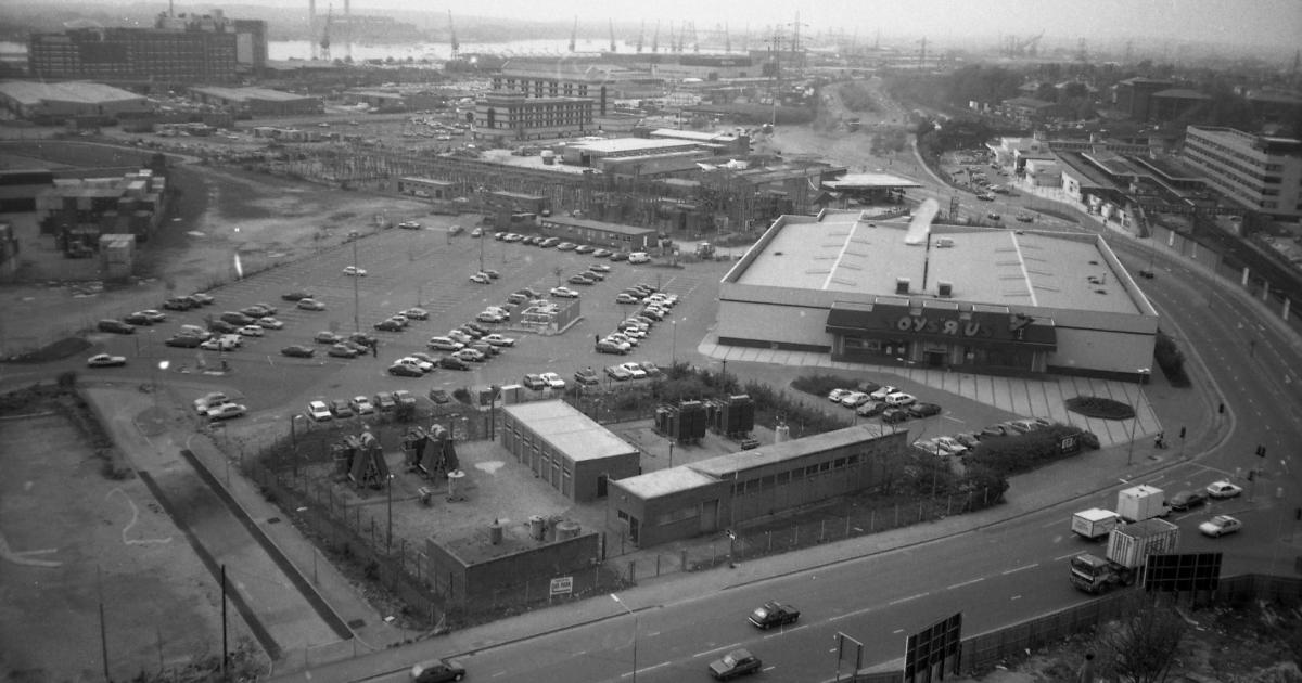 Amazing birds-eye photographs of Southampton in 1990
