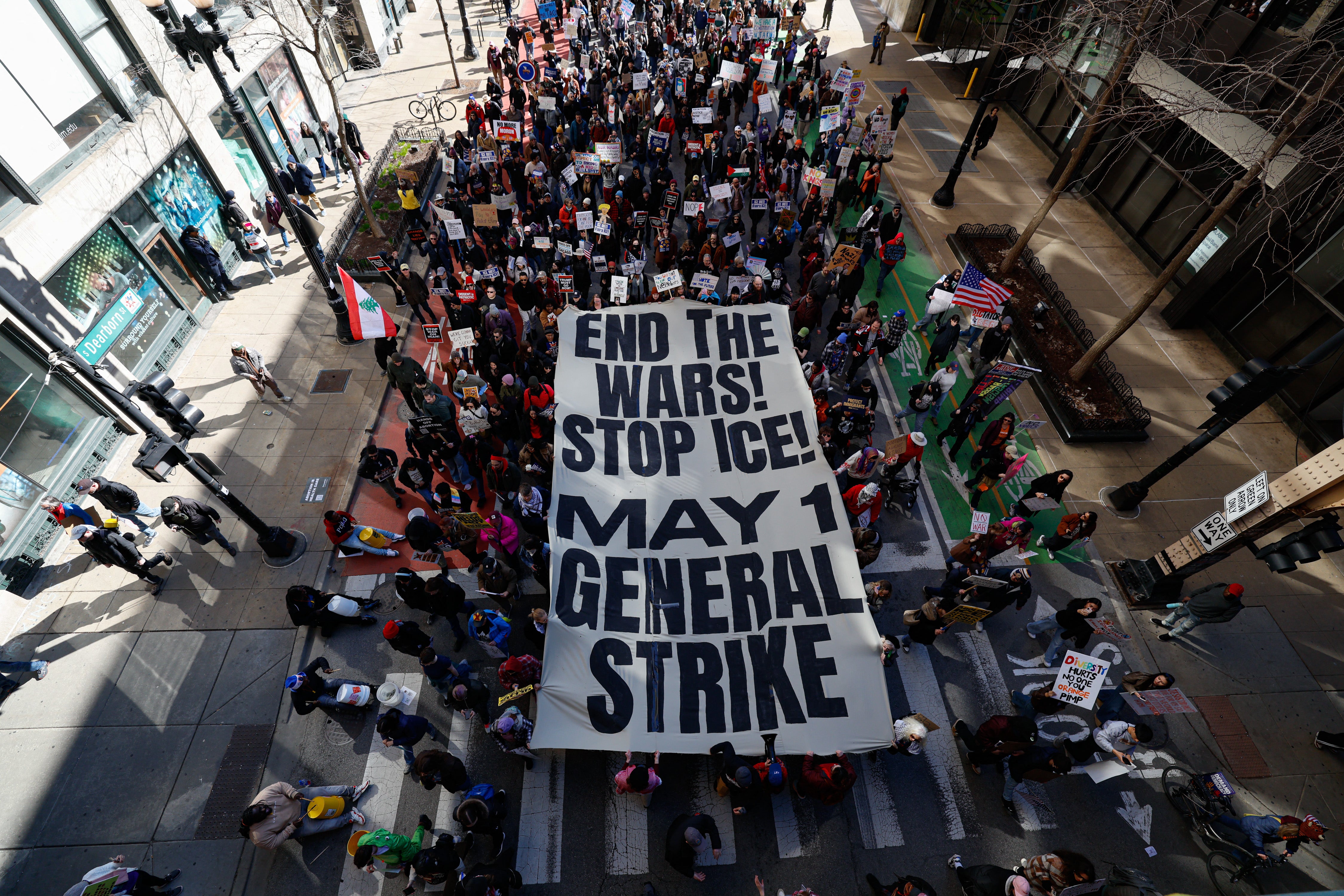 A march inb Chicago on the No Kings national day of protest