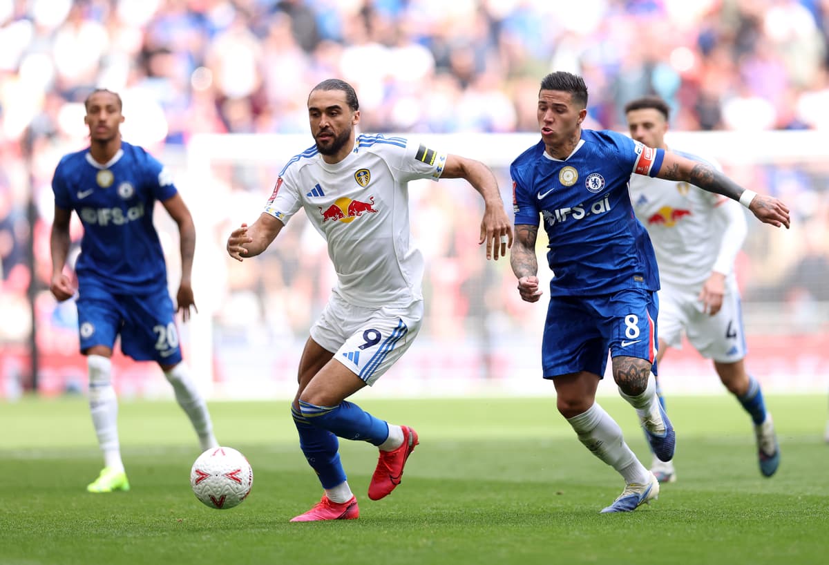 Calvert-Lewin avoids red card against Chelsea amid VAR check for Cucurella hair pull - London Evening Standard