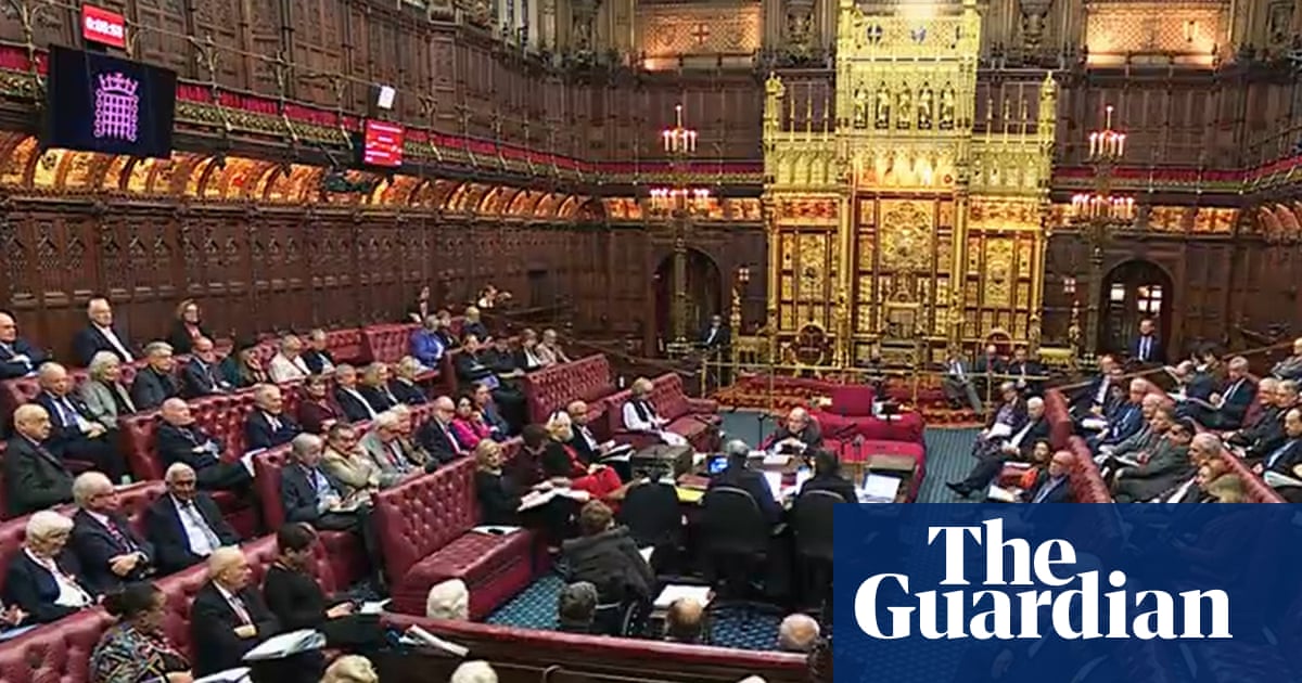 Starmer restores powers to ousted hereditary peers in Lords shake-up | Lords reform