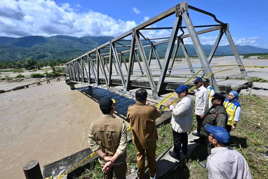 Prabowo inspecting a broken bridge in southeast Aceh.