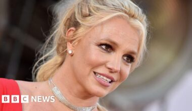 Britney Spears charged in California with driving under influence - BBC