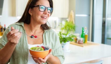 Dietitians Reveal 9 Fruits to Eat to Avoid Blood Sugar Spikes