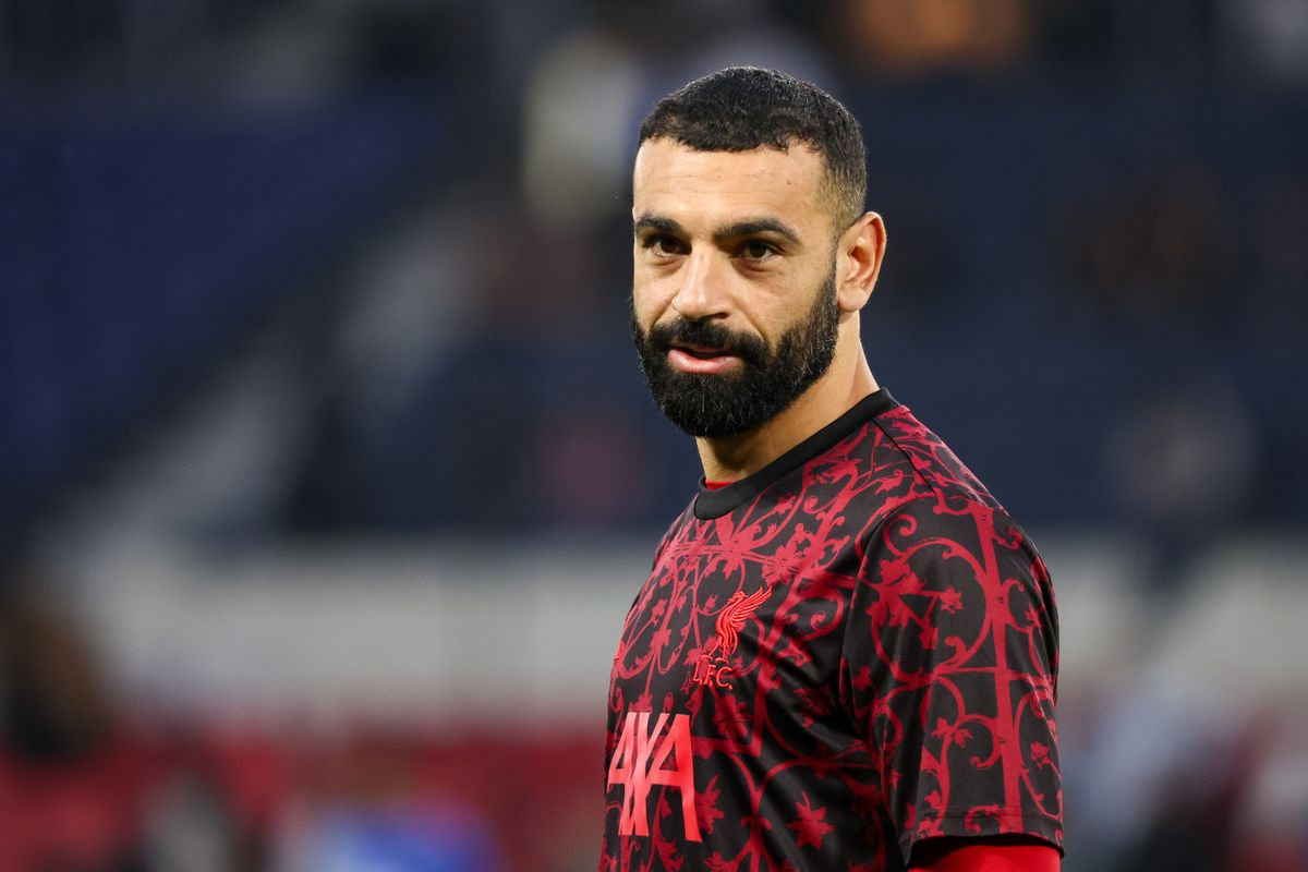PARIS, FRANCE - APRIL 8: Mohamed Salah #11 of Liverpool FC warms up before the UEFA Champions League 2025/26 Quarter-Final First Leg match between Paris Saint-Germain and Liverpool FC at Parc des Princes on April 8, 2026 in Paris, France. (Photo by Catherine Steenkeste/Getty Images)
