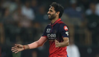 Virat Kohli, as usual, kept himself busy in the middle, Royal Challengers Bengaluru vs Gujarat Titans, IPL 2026, Bengaluru, April 24, 2026