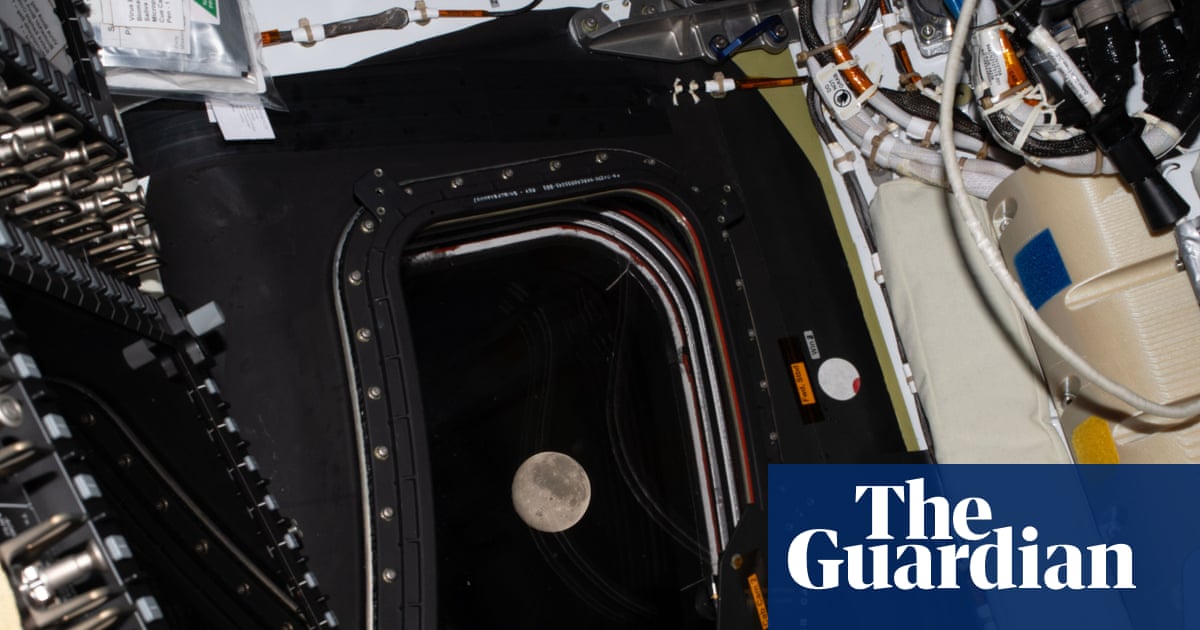 Artemis II astronauts on course to set new distance record during moon flyby | Artemis II