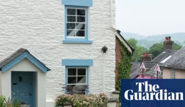 UK house prices fall in March amid uncertain impact of Middle East conflict | Housing market