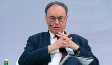 No rush to raise interest rates after energy shock