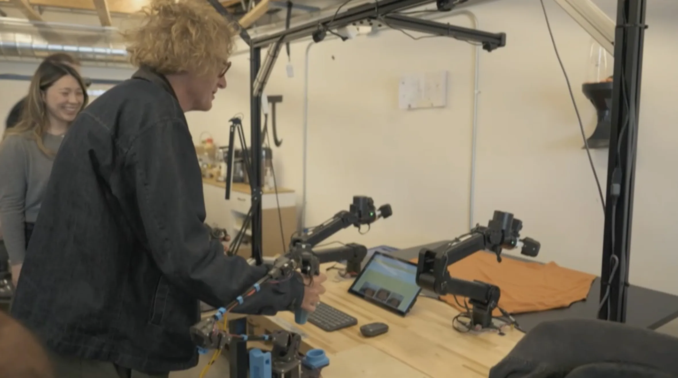 Grayson Perry testing robot capabilities.