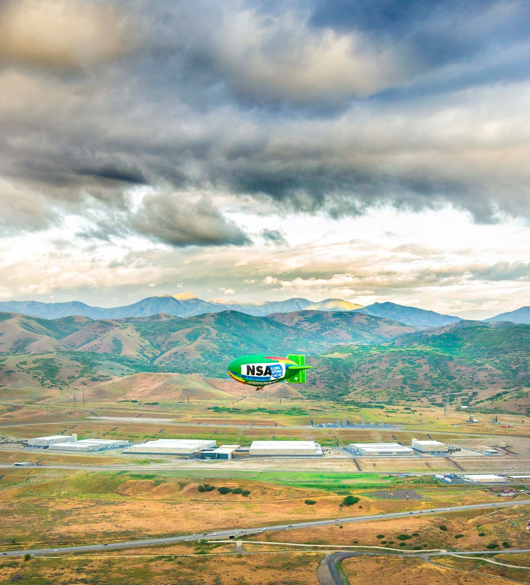 Protest Against NSA with Airship in Utah. © Douglas Pizac / Greenpeace
