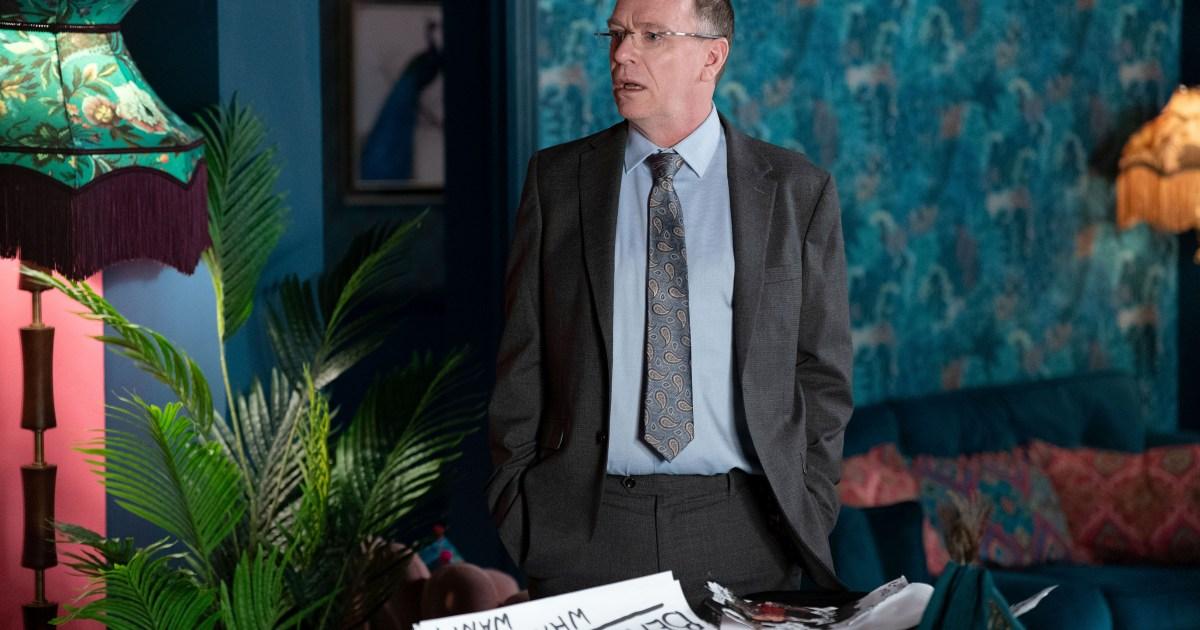 Ian's kiss with sinister Bea could seal his fate in EastEnders  | Soaps