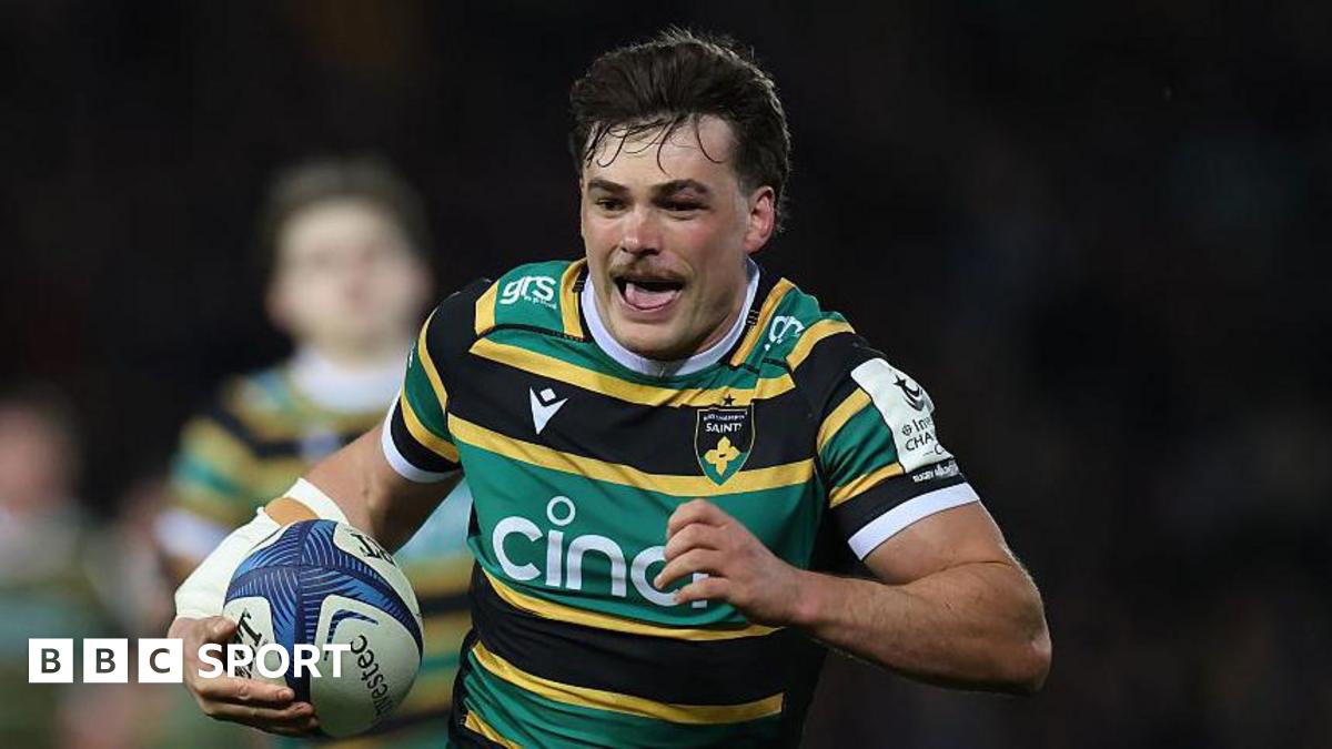 George Furbank running with his tongue out on the way to score for Northampton Saints.