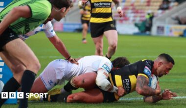 Paul Vaughan diving over the try line