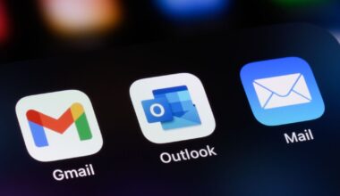Outlook down LIVE: Login and emails for iPhone 'not working' for Microsoft users | UK | News