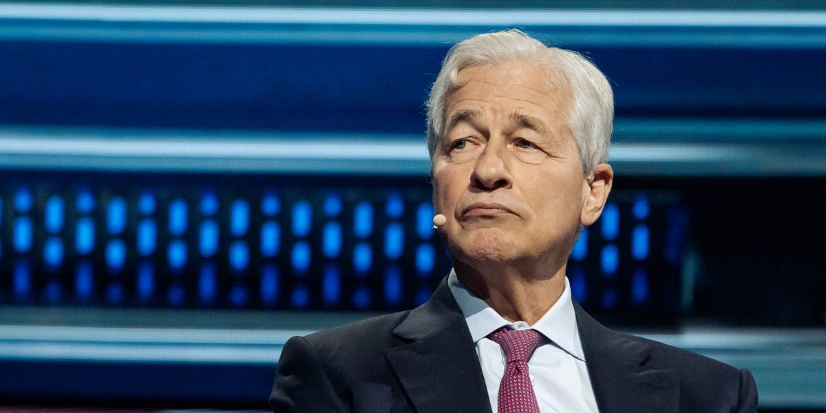 Jamie Dimon Predicts AI Will Cut Work Week to 3.5 Days, Cure Cancer