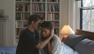 Zendaya (right) and Robert Pattinson in The Drama.